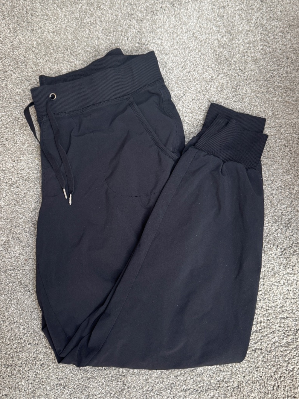 ATHLETA lined jogger, 4 pockets, Size 6, draw string, Black, ribbed cuffs